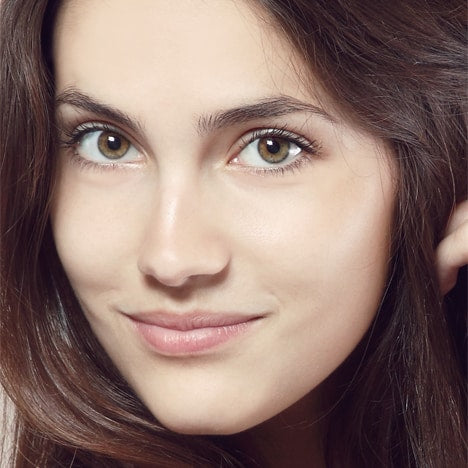 COBERTURA ALTA O LIGERA (TOTALMENTE GRADUABLE), LOOK SÚPER NATURAL (EFECTO NO-MAKEUP), SIN "COSTURAS"