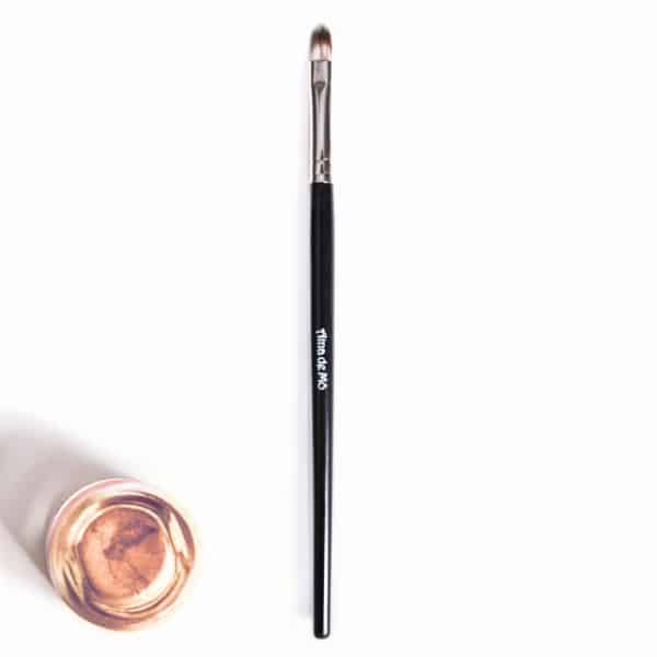 En labios, en párpados, en rostro, como liners, en cejas, en pestañas, etc.