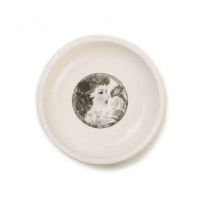 Exclusivo platito de cerámica esmaltada (8 cm de diámetro).